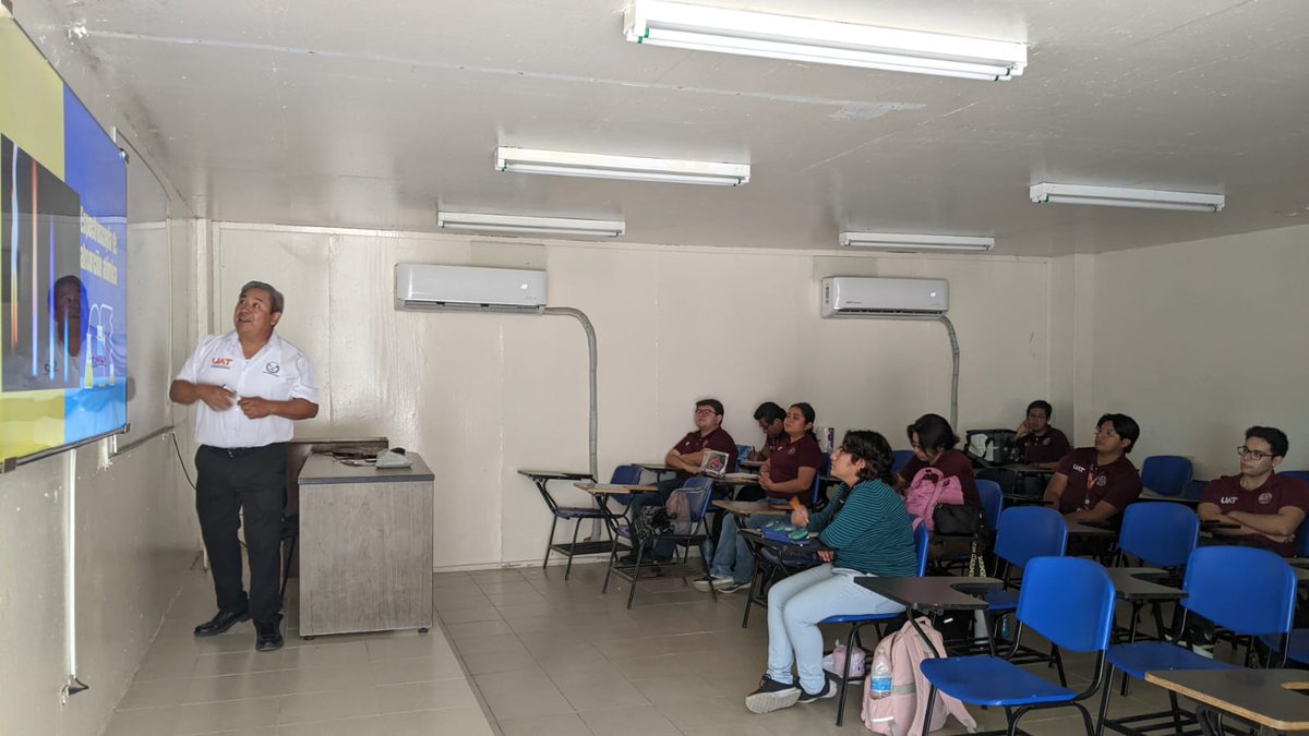 ingquimicouamra's tweet photo. Estudiantes de 6° semestre de la carrera de Ingeniero Químico toman clase colegiada sobre Espectroscopía de Absorción Atómica con el Dr. Sergio Montes López.
#UAT #IQ #UAMRA
Inscripciones abiertas!!! https://t.co/dEEtU42NjE