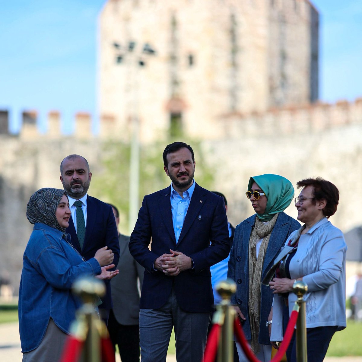 Abdullah Özdemir (@abdullahozdemir) on Twitter photo Bu yıl üçüncüsü düzenlenen Yeditepe Bienali’ni ziyaret ettik. Fatih Belediyesi ve Klasik Türk Sanatları Vakfı’nın iş birliğiyle hayata geçen projeyi ev sahibi Başkanımız Sn. <a href="/MErgun_Turan/">M. Ergün TURAN</a> ile birlikte gezdik. Katılımcı sanatçıları ve emek verenleri kutluyorum. Bu yıl üçüncüsü düzenlenen Yeditepe Bienali’ni ziyaret ettik. Fatih Belediyesi ve Klasik Türk Sanatları Vakfı’nın iş birliğiyle hayata geçen projeyi ev sahibi Başkanımız Sn. <a href="/MErgun_Turan/">M. Ergün TURAN</a> ile birlikte gezdik. Katılımcı sanatçıları ve emek verenleri kutluyorum.