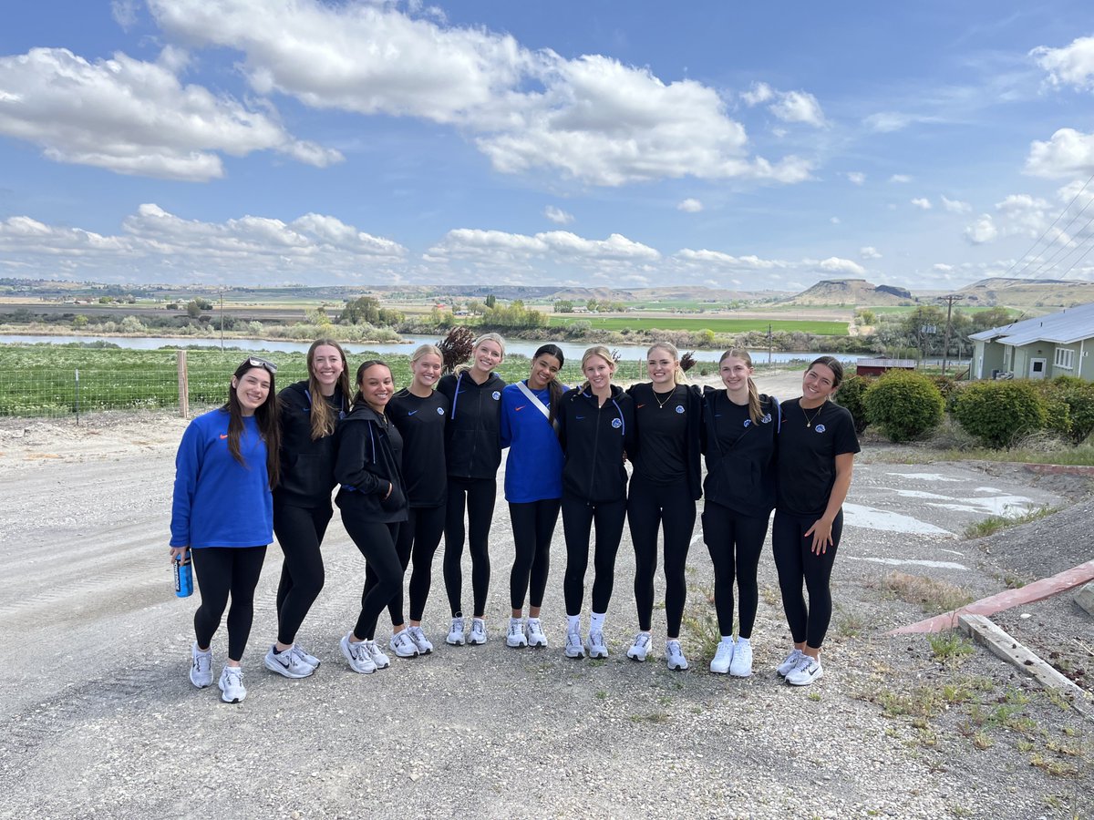 BroncoSportsVB's tweet image. No better feeling than giving back to the community who supports us! 😊
#BleedBlue | #WhatsNext