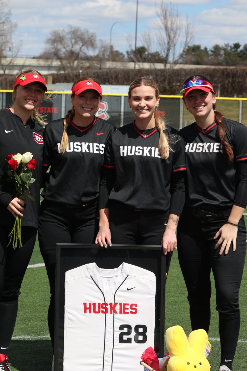 𝑺𝒆𝒏𝒊𝒐𝒓 𝑺𝒑𝒐𝒕𝒍𝒊𝒈𝒉𝒕: 𝐑𝐞𝐞𝐬𝐞 𝐇𝐨𝐥𝐳𝐡𝐮𝐞𝐭𝐞𝐫 2️⃣8️⃣

🥎 Catcher/Outdielder
🇺🇸 Shakopee, Minn.
🎓 Criminal Justice and Accounting double major
1️⃣ Program record holder in career batting average (.391 - tie)

#PackMentality 🐾 | #HuskiesSoftball 🥎 | <a href="/Reeseholz28/">Reese Holzhueter</a>