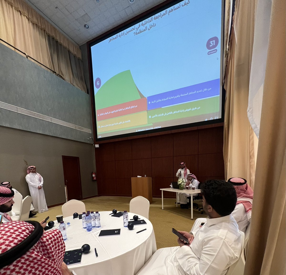 نظّم مركز الحاسب وتنمية المهارات للتدريب بـ #عمادة_شؤون_الطلاب، يوم الاثنين الماضي 5 مايو 2025، ورشة عمل متخصصة بعنوان “المراجعة الداخلية: بوابتك نحو مهنة واعدة”، بالتعاون مع أكاديمية التأمينات الاجتماعية، وذلك في قاعة المرقب، بمركز الجامعة.

واستهدفت الورشة التي أُقيمت تعزيز