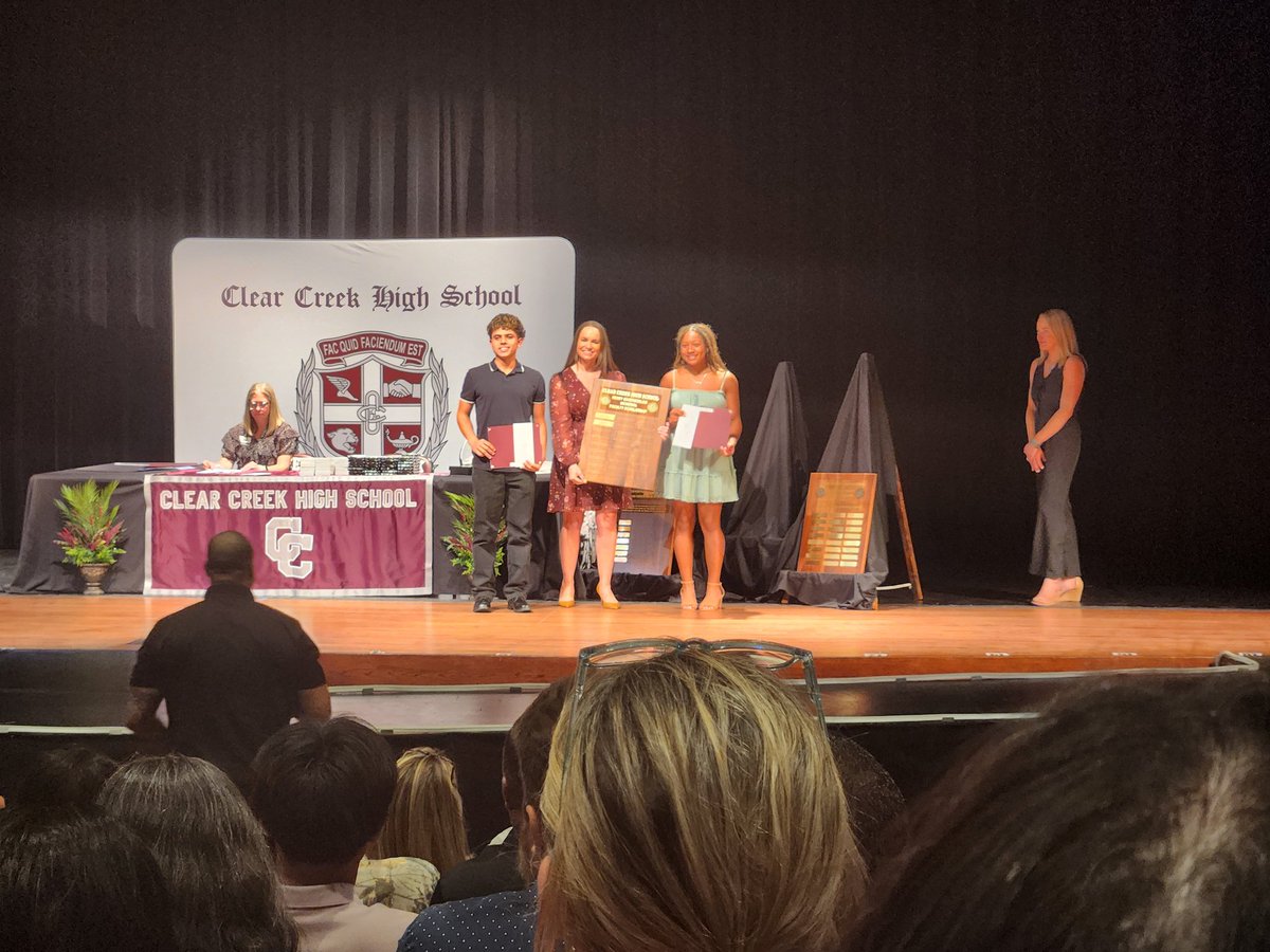KhamariHall2025's tweet image. I received my Summa Cum Laude chords, scholarships, and awards last night during my senior award ceremony. @IG_Jackson18u @KcJackson00 @RazorbackSB @clearcreeksb