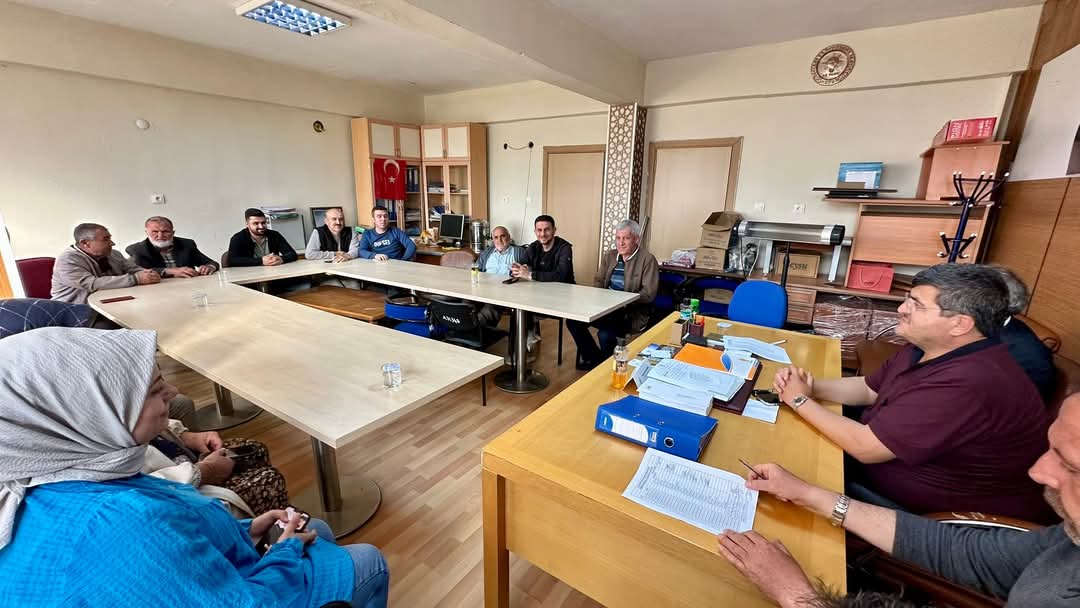 📍 Ak Parti Hüyük İlçe Başkanlığı 

Haftalık ilçe yönetim kurulu toplantımızı İlçe Başkanımız Halim Akgümüş'ün başkanlığında, ilçe yönetim kurulu üyelerimiz ve belediye meclis üyelerimizin katılımlarıyla gerçekleştirdik.

Toplantımızın hayırlara vesile olmasını dileriz.