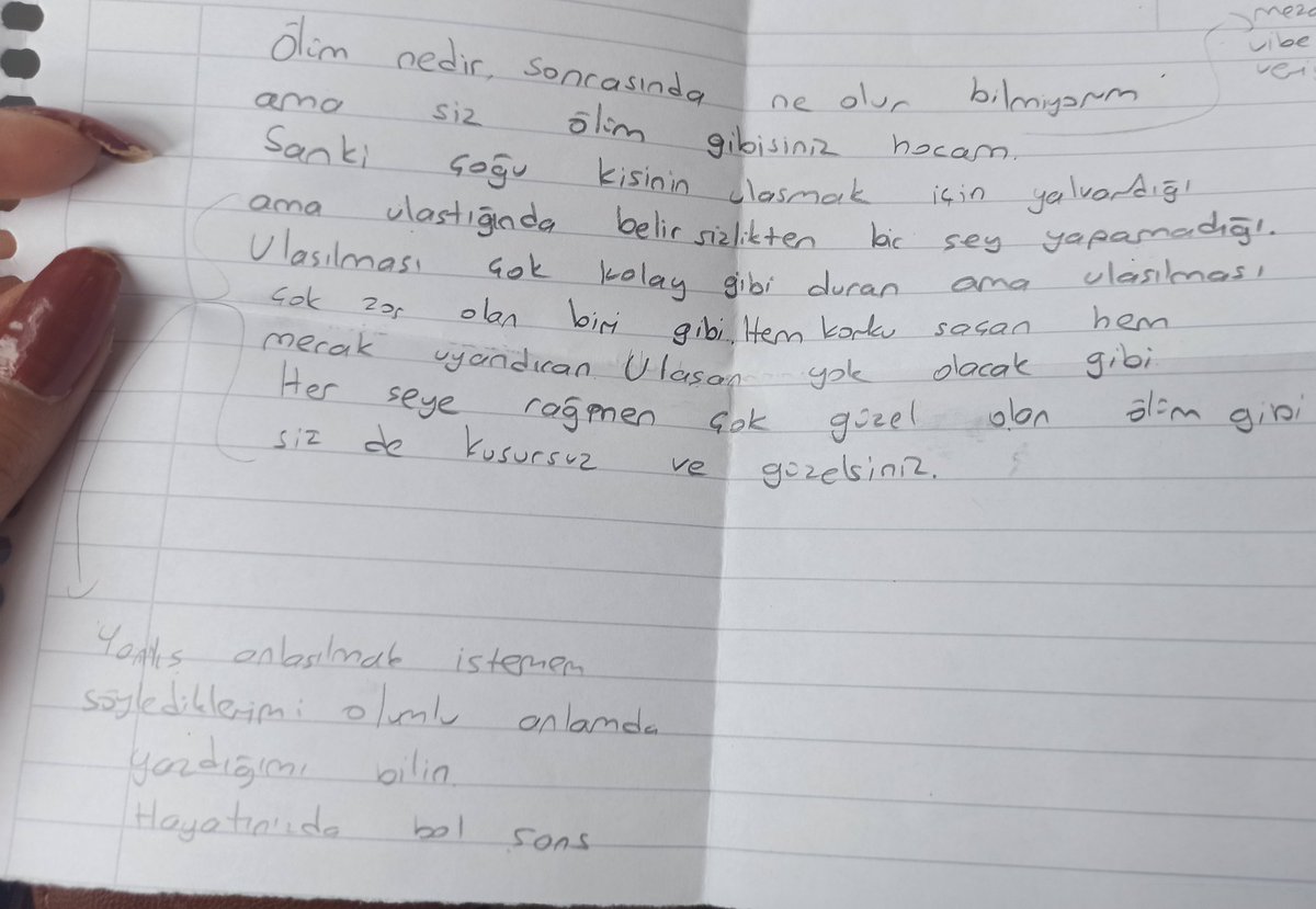 Derste ölüm konusunu anlattıktan sonra, öğrencilerden biri böyle bir not verdi. Hala açıp okuyorum Irmak ne güzelsin.