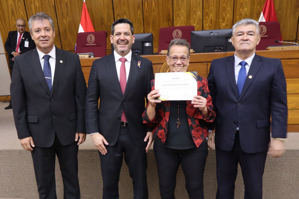 Diputados rinde homenaje a funcionarios jubilados con más de 25 años de servicio
diputados.gov.py/index.php/noti…