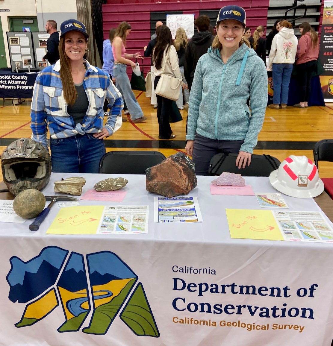 CAGeoSurvey's tweet image. Our staff are inspiring the next generation! Last week, Annie and Sara from the CGS Eureka office joined 250 students from Humboldt County at the at McKinleyville High School Career and Education Fair to talk about careers in geoscience. #GeoScienceMatters #Education