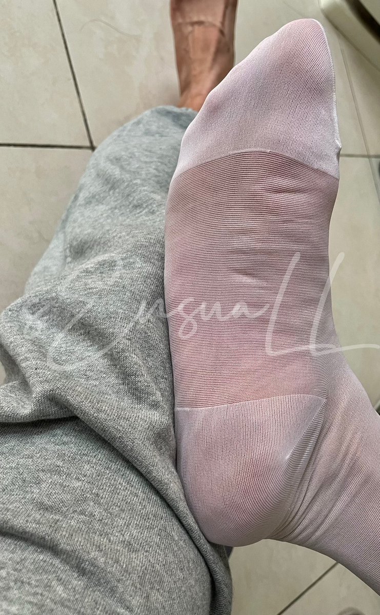 sEnsuaLL tweet media