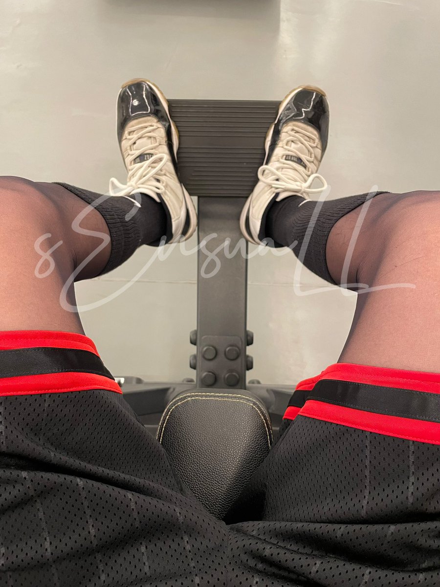 sEnsuaLL tweet media