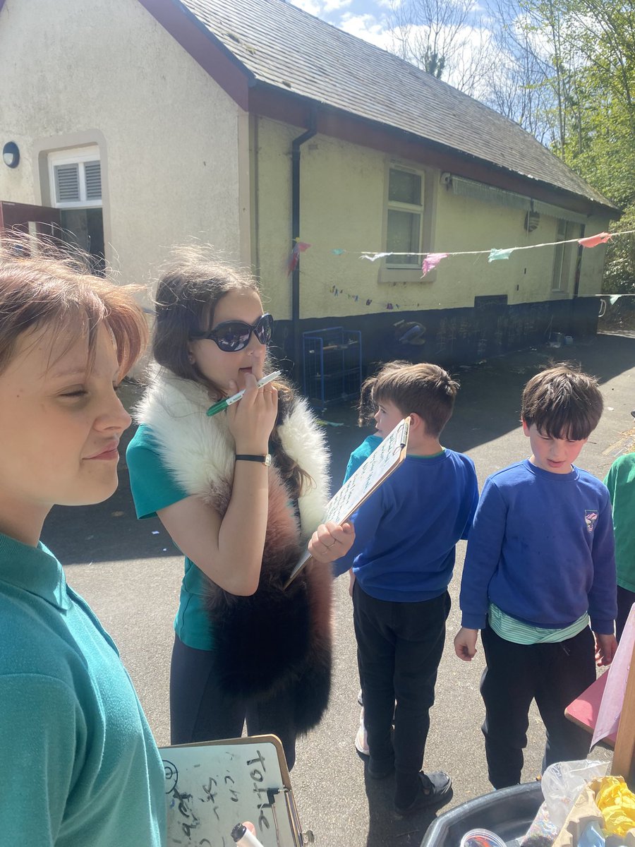lussprimary's tweet image. Trying out some new flavours and toppings at the ice cream shop this week . The health and safety inspector turned up just to make sure things were being done properly.🍦🍧☀️