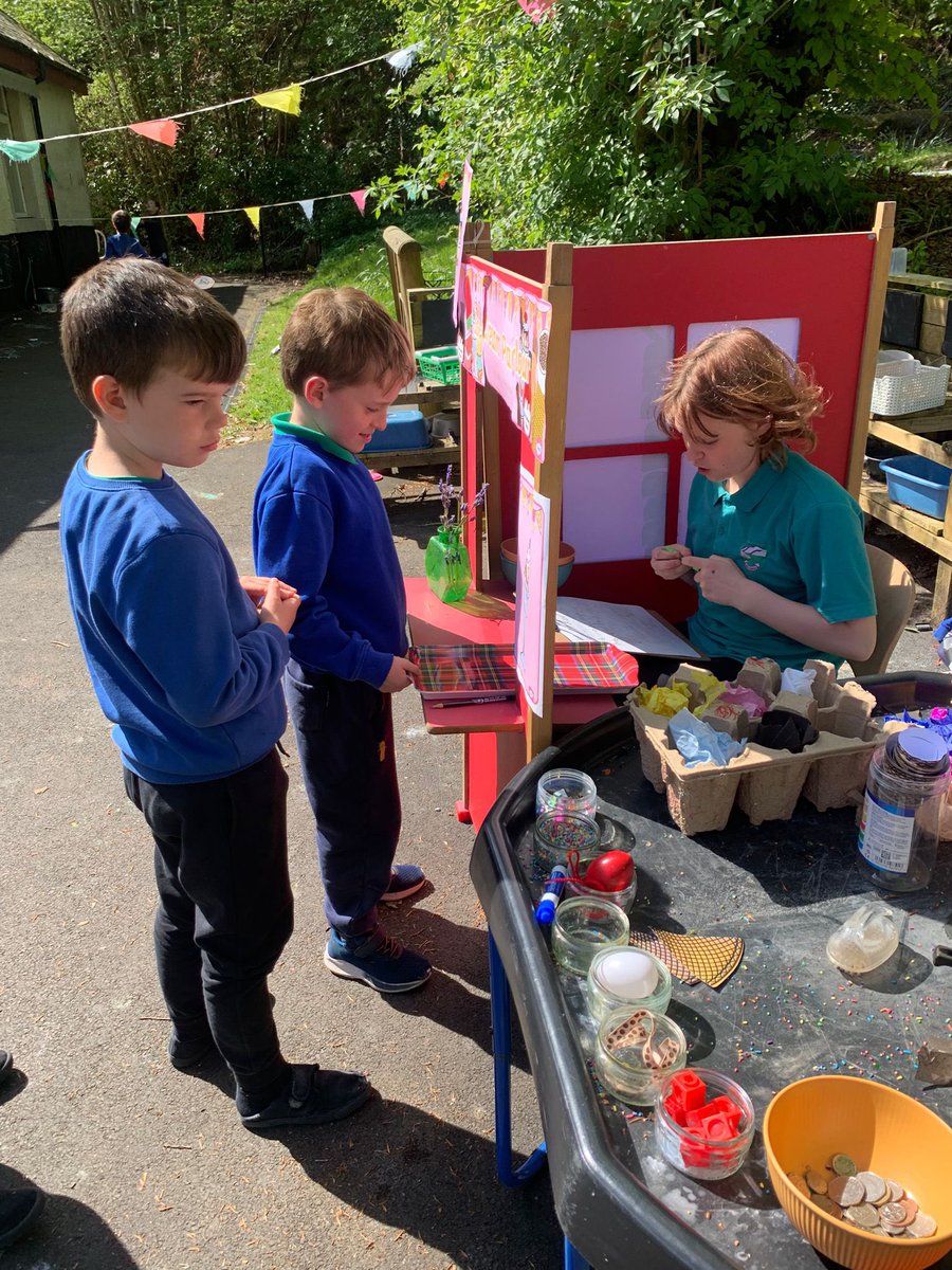 lussprimary's tweet image. Trying out some new flavours and toppings at the ice cream shop this week . The health and safety inspector turned up just to make sure things were being done properly.🍦🍧☀️