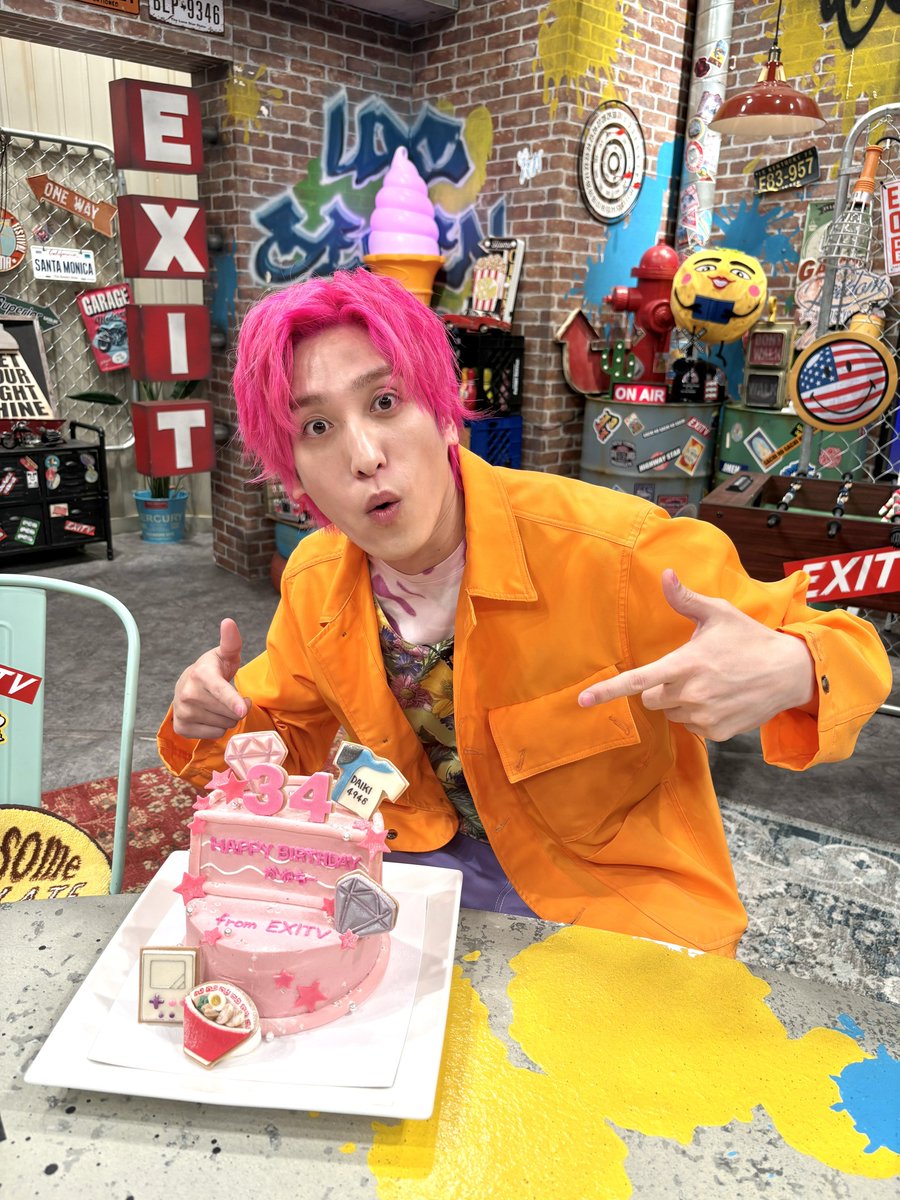_NEXiT_official's tweet photo. ⠀ྀི   🎂𝙃𝙖𝙥𝙥𝙮𝘽𝙞𝙧𝙩𝙝𝘿𝙖𝙮♡̆̈    ྀི
              #かねちー
       ︶⊹︶︶୨୧︶︶⊹︶

5回目のお誕生日🦄
ひと足先に?早すぎるお祝いさせて頂きました🎉

#EXITV 
#EXIT #りんたろー。#兼近大樹
@EXIT__OFFICIAL https://t.co/gJiEwOyYG1