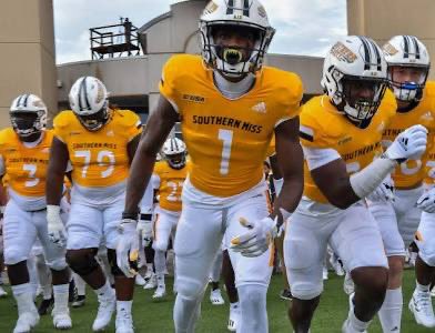 srlondo whiley 3⭐️ (@srlondow__) on Twitter photo Blessed to receive an offer from the University of Southern Mississippi <a href="/Royals__FB/">The First Academy Football</a> <a href="/trenchmenAC/">Aaron Tank Jones</a> <a href="/ChrisR_Bryant/">Chris Bryant</a> <a href="/JeffConawayTFA/">Jeff Conaway</a> Blessed to receive an offer from the University of Southern Mississippi <a href="/Royals__FB/">The First Academy Football</a> <a href="/trenchmenAC/">Aaron Tank Jones</a> <a href="/ChrisR_Bryant/">Chris Bryant</a> <a href="/JeffConawayTFA/">Jeff Conaway</a>