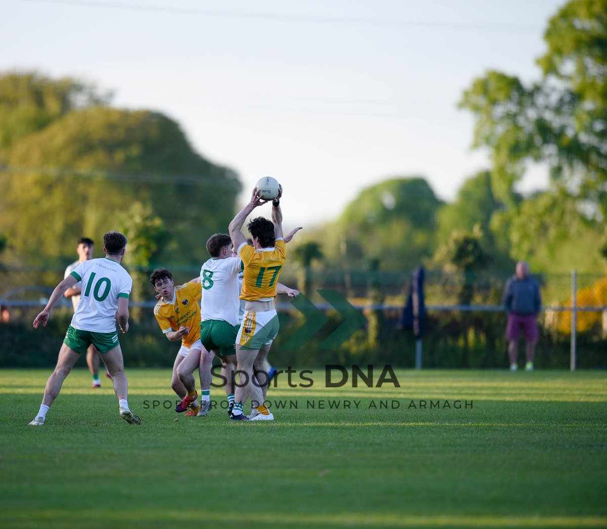 Sports DNA - Brendan Monaghan (@mungo4) on Twitter photo A short clip of pictures showing the beauty of high fielding by <a href="/ClonduffGAC/">Official ClonduffGAC</a> player Senan Carr against <a href="/BurrenGAA/">BurrenGAAOfficial</a> in last night's <a href="/officialdowngaa/">Official Down GAA</a> senior football league at Clonduff Park. A short clip of pictures showing the beauty of high fielding by <a href="/ClonduffGAC/">Official ClonduffGAC</a> player Senan Carr against <a href="/BurrenGAA/">BurrenGAAOfficial</a> in last night's <a href="/officialdowngaa/">Official Down GAA</a> senior football league at Clonduff Park.
