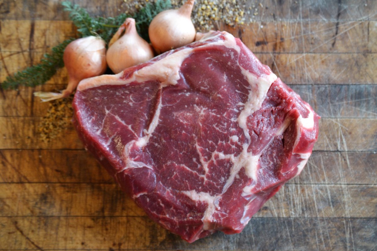 BeefProvisions's tweet image. Our most popular bundle this week! Packed with 4 steaks (you choose!✅), 2 roasts (you choose!✅), and 12 pounds of premium ground beef. 😋 One bundle and you're all set for healthy family meals. 👍🏼👍🏼 Always 100% grass-fed and regeneratively grazed. 🌻🐮 Try some beef raised to…