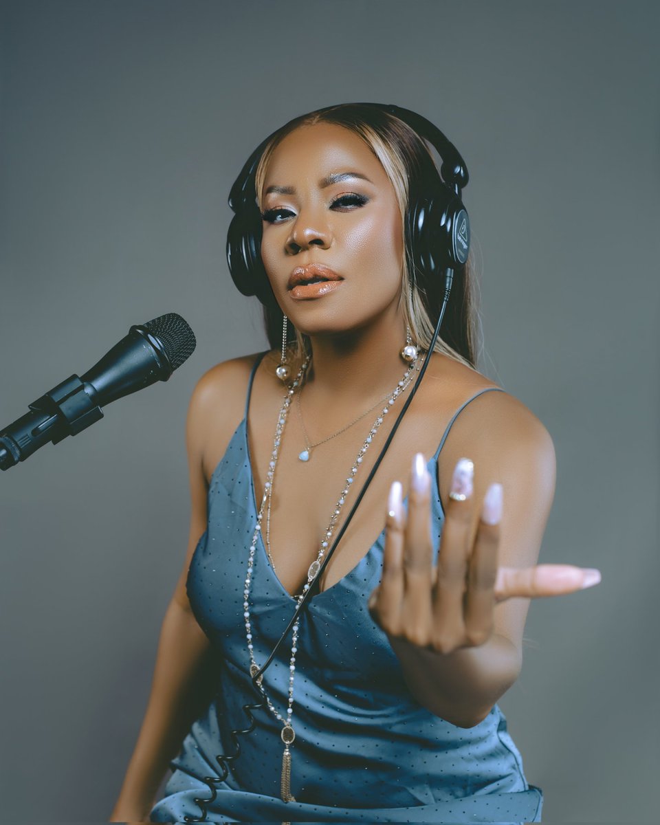 Msanii wa Kike mwenye tuzo nyingi zaidi africa mashariki.

Sio mwingine ni <a href="/JideJaydee/">Lady JayDee</a>
Miaka 25 kwa kasi ileile, Legend.🐐

Tar 13 June wote tutakua Super Dome Masaki. 

Piga 0658 556 557 kufanya booking ya meza. 

Hata mimi nitakuwepo na shati langu.