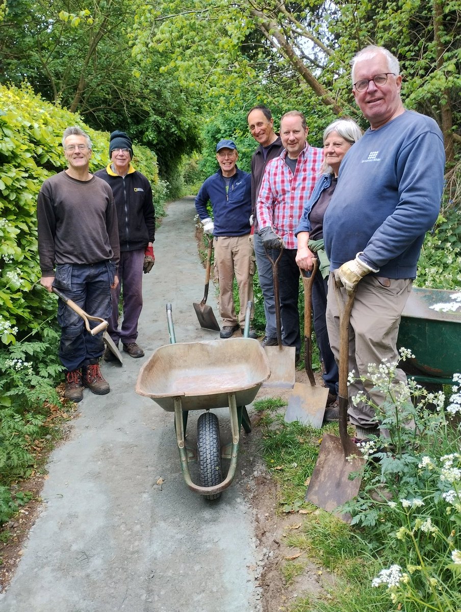 GreenwaysProj's tweet image. Footpath resurfacing completed today in Tuddenham St Martin for @suffolkcc . Many thanks to the regular volunteers for the hard work barrowing crushed stone! Thanks also to the Tuddenham Fountain for letting us use their car park! @EastSuffolk @IpswichGov #pathwork #volunteers