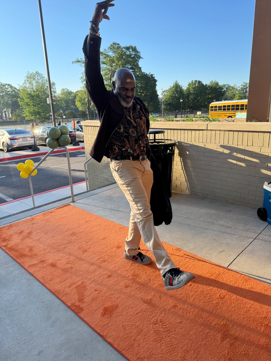 Cassandra James tweet media