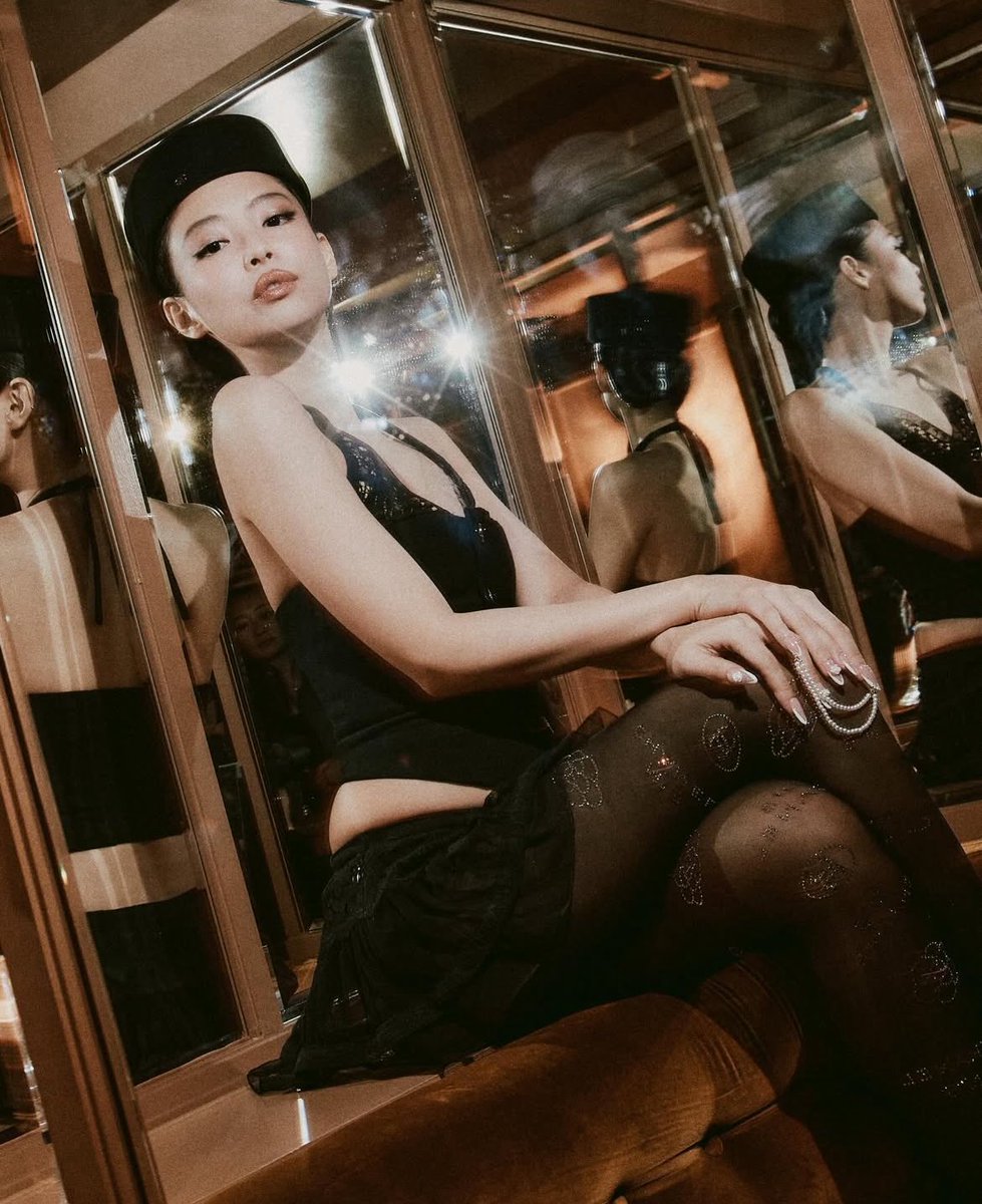 jenniepics's tweet photo. MISS JENNIE RUBY JANE??! https://t.co/juQzhOZiL2