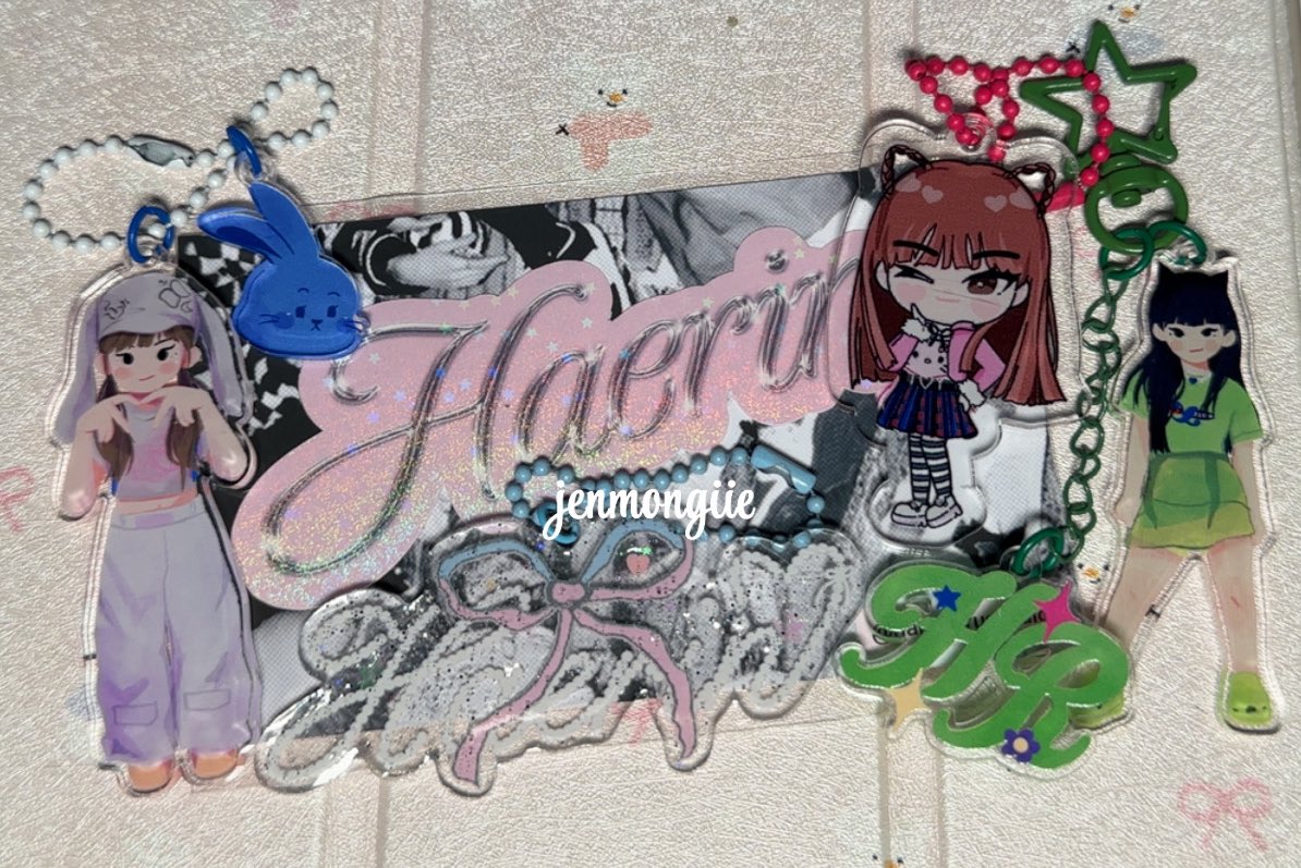 hi ada yang mau gak 

sticker name by haruharustudio + various keychain haerin

15k/all dom surabaya