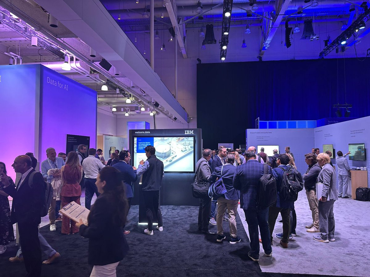Novacomp's tweet image. 📍 Boston | IBM Think 2025

Nuestro Country Manager 🇲🇽 Peter Kroll representa a Novacomp en uno de los eventos clave del año.

💡 IA, cloud y transformación digital en el centro de la conversación.

#Novacomp #IBMThink2025 #TechLeadership #TransformaciónDigital