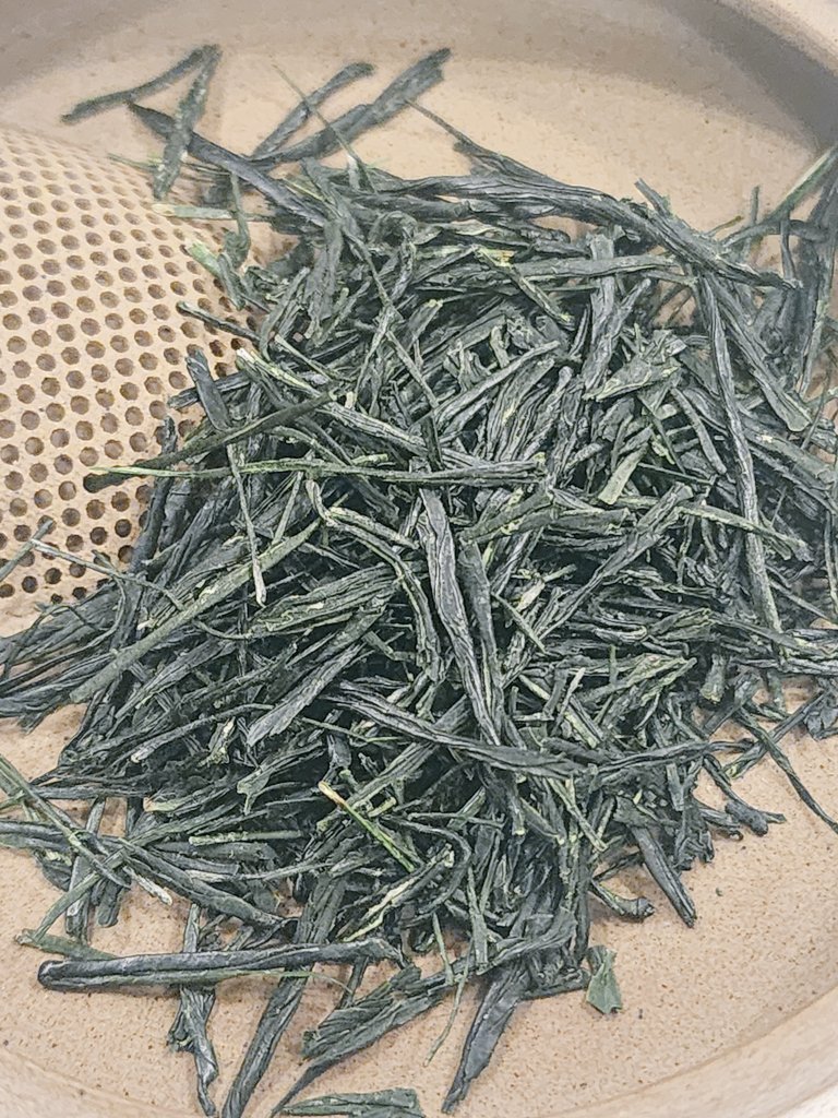 Rin_Obsidian's tweet photo. 岩手から帰宅！
新茶届いてた。甘～い☺
🍵狭山初摘み茶(◯伸 増岡園)
#茶好連 https://t.co/MnRocE2H7x