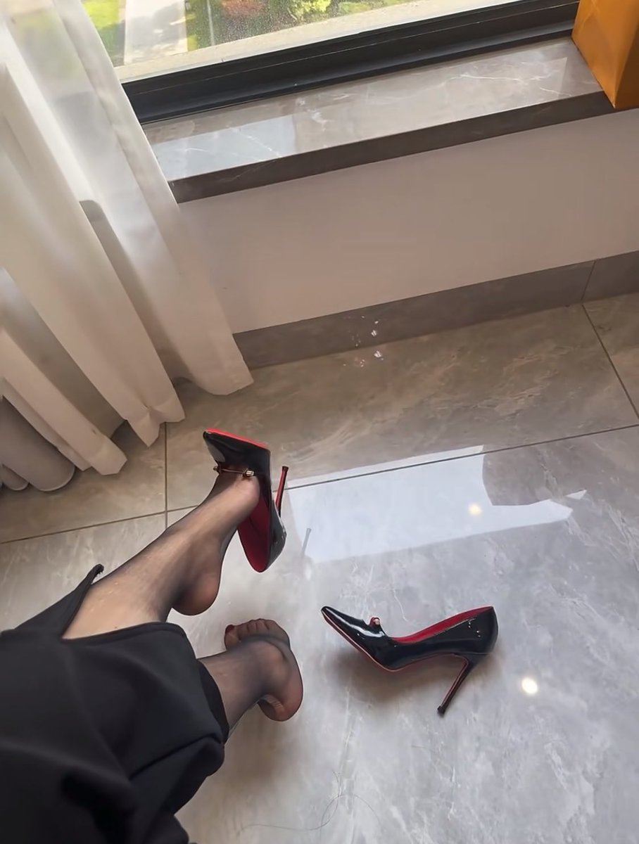 ＃天津 新买的高跟鞋磨脚呢