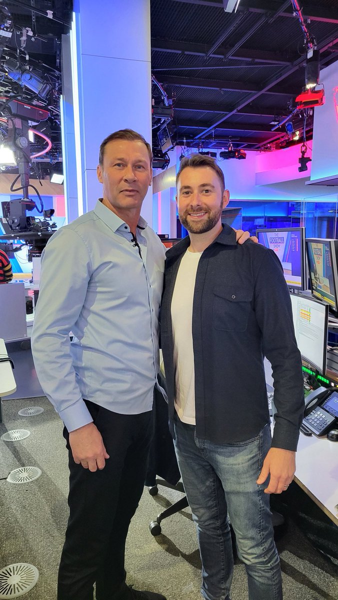 Michael6Hart's tweet photo. It was an absolute honour to meet the big man, Duncan Ferguson. My boyhood hero, he's an Everton legend but more importantly a true gentleman 💙 #BigDunc @nicogrounds https://t.co/OSDIWA7BtN