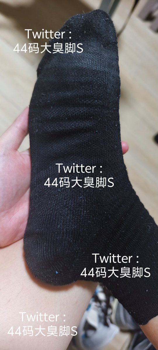 发亮的黑袜能熏的傻逼无脑爽喷。