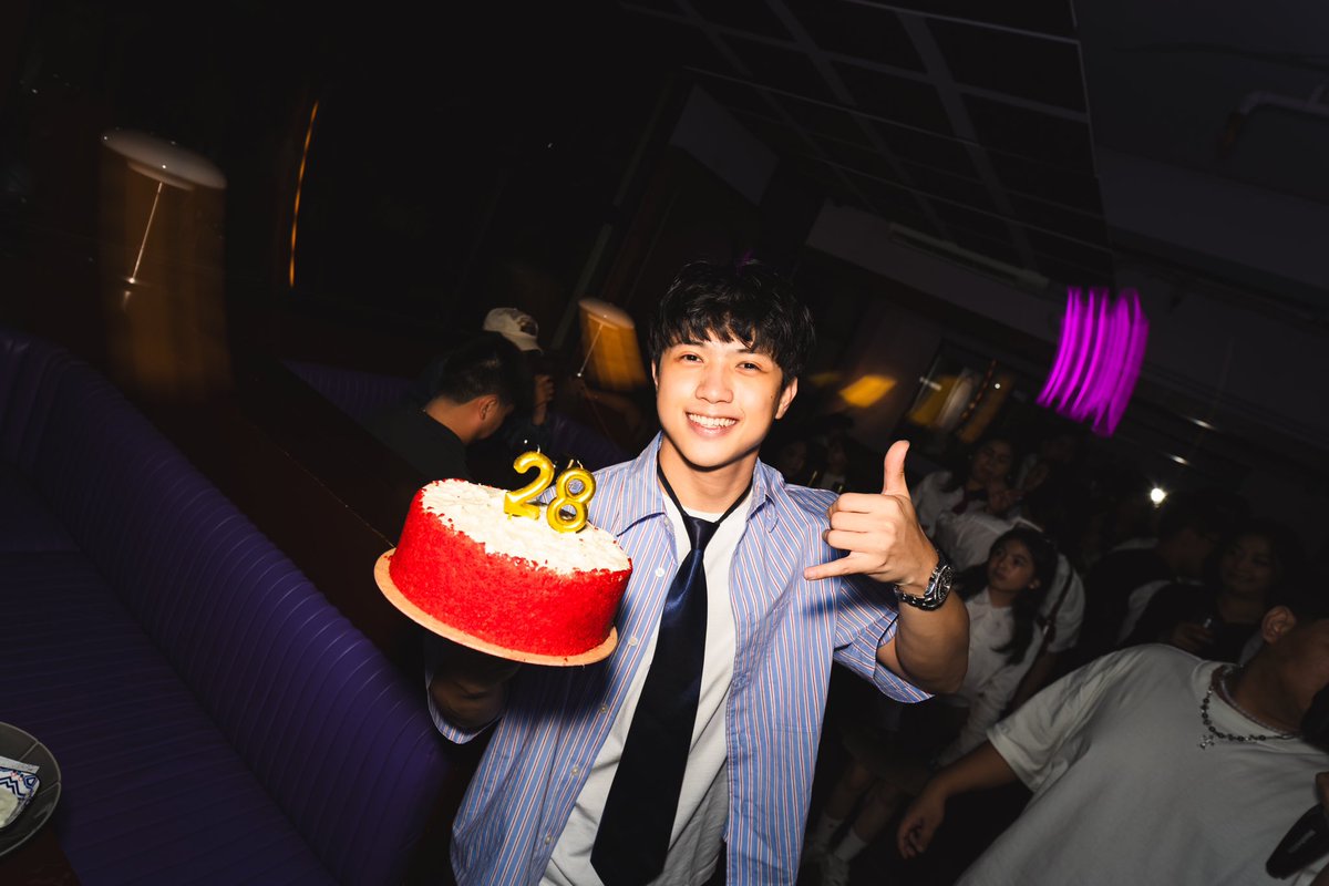 ranzkyle's tweet image. Birthday vibes only, Happy Birthday to me! 🍾🪩