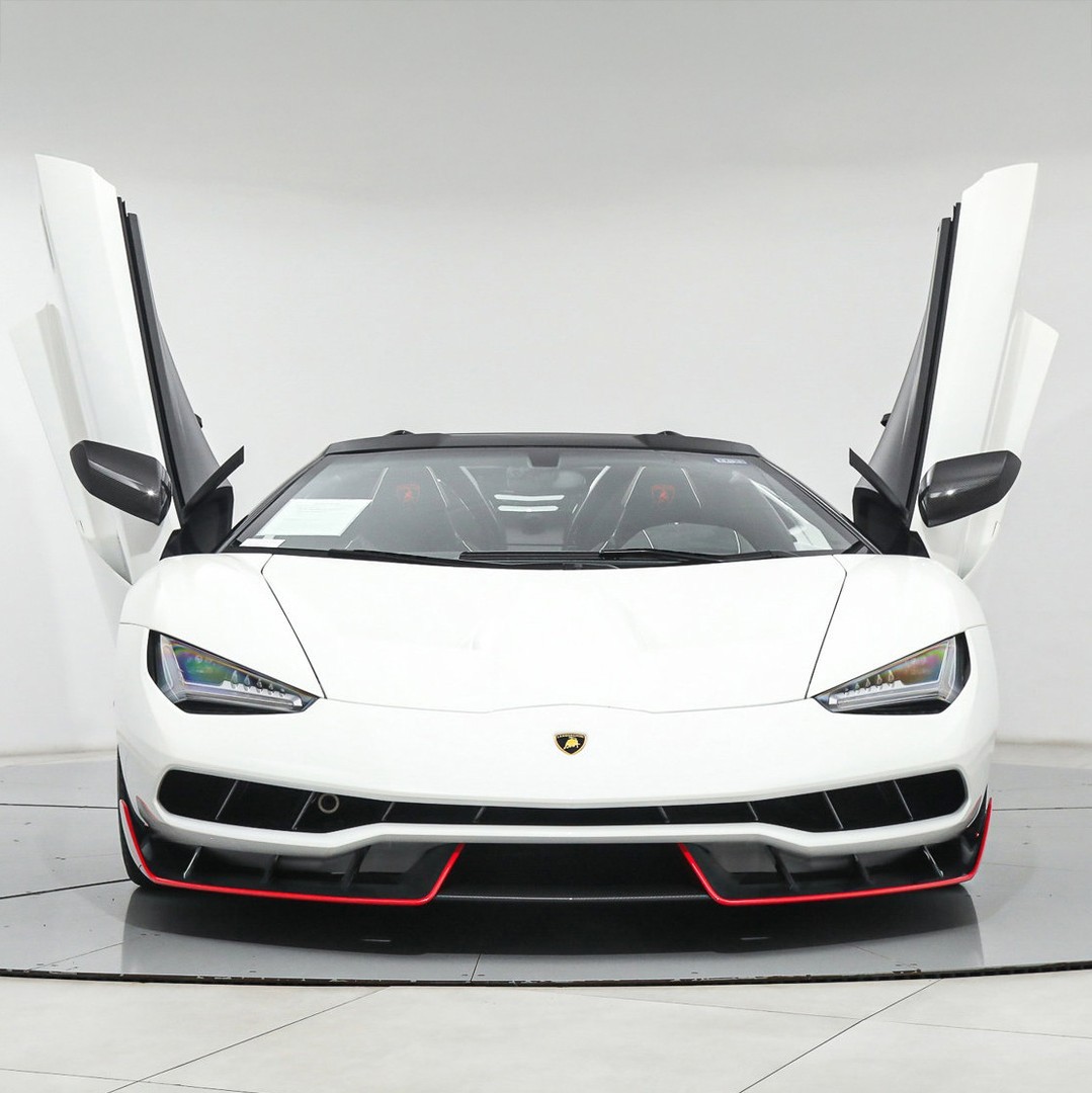 duPontREGISTRY's tweet photo. 2017 Lamborghini Centenario Roadster, 1 of only 20 produced! | Asking Price: $2,499,000

Now available on #dupontregistry https://t.co/3FkP5sQ97m