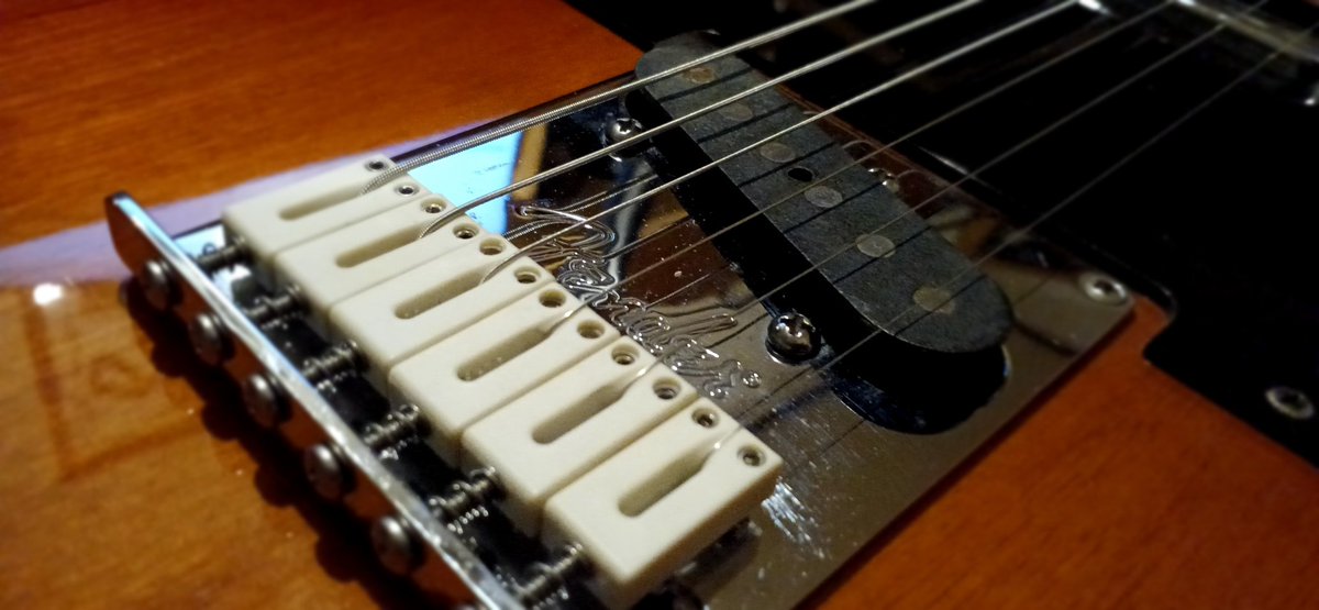 jonny_milk_wood's tweet image. テレキャス無事に退院しました。こちらも #graphtech のサドルに交換、電装系も交換・調整して頂きました。買った時より良い感じになり、弾きやすいです。 @hotrodmod の加藤さん、有難うございました。🙇