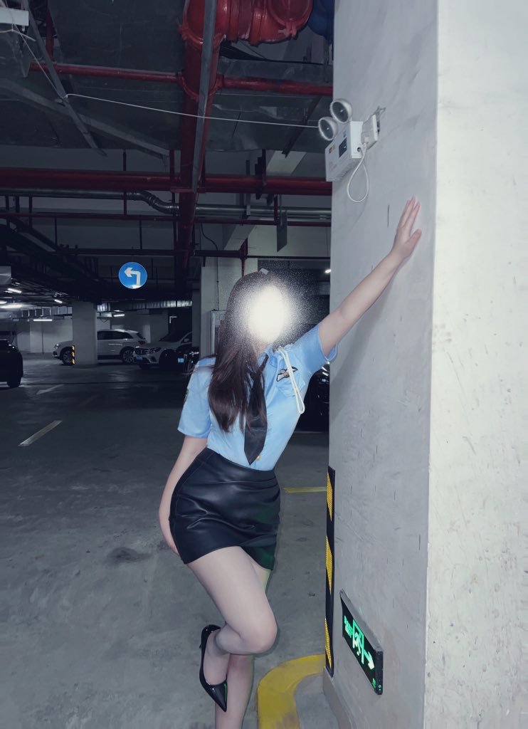 Ly3437's tweet photo. 解锁新角色 来感受下臀围100的魅力
#女王 #坐脸 #调教m #丝袜 #恋足 #女性崇拜 #制服 #绿帽王八 https://t.co/2jsvpJUJcS