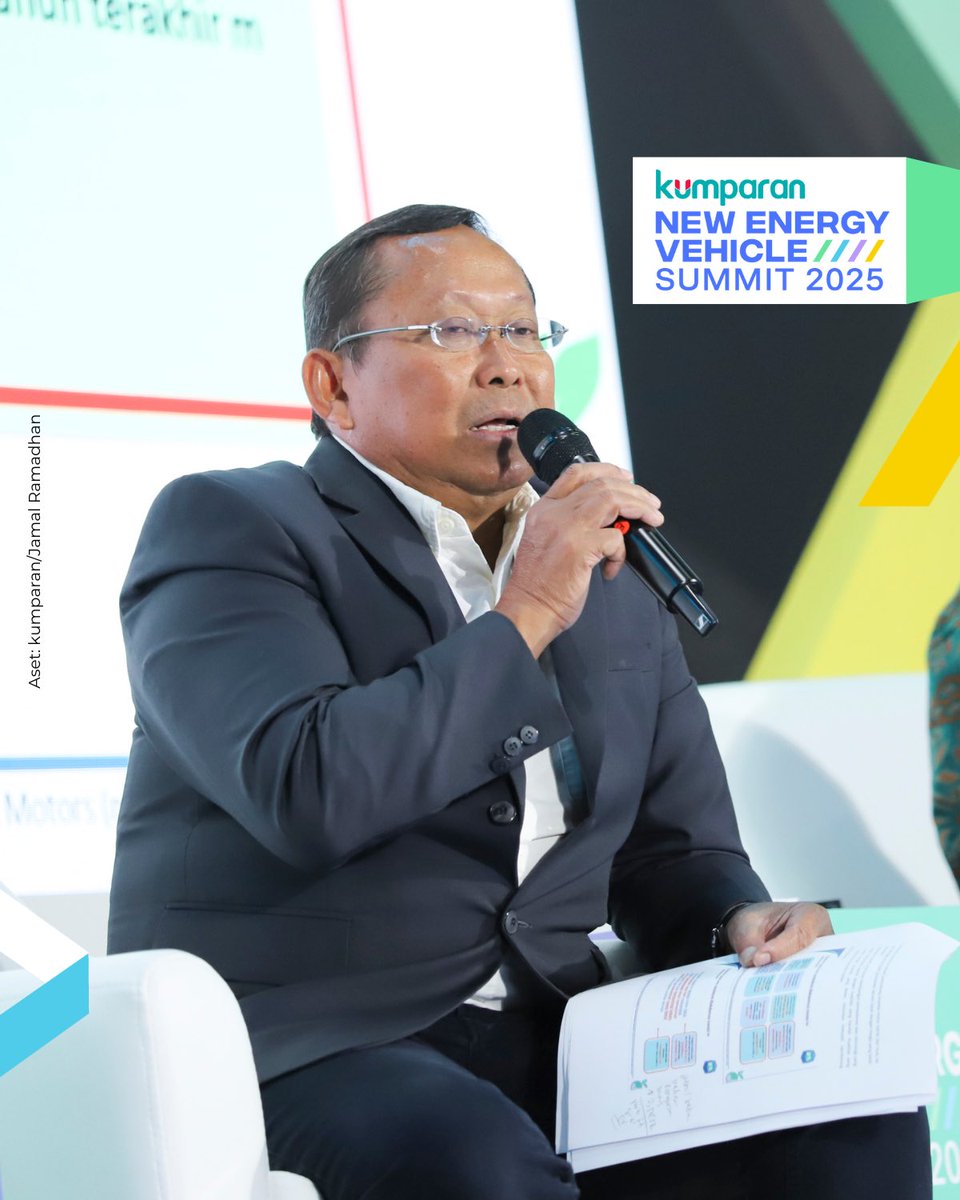 kumparan's tweet photo. Sesi panel diskusi terakhir di kumparan New Energy Vehicle Summit 2025 membahas strategi membuka pasar Battery Electric Vehicle (BEV) di Indonesia.
#kumparancampaign #NEVSummit #am #galfot #newenergyvehicle #mobillistrik #ev #energiterbarukan #bicarafaktalewatberita #kumparan https://t.co/dnMWNFlE9z