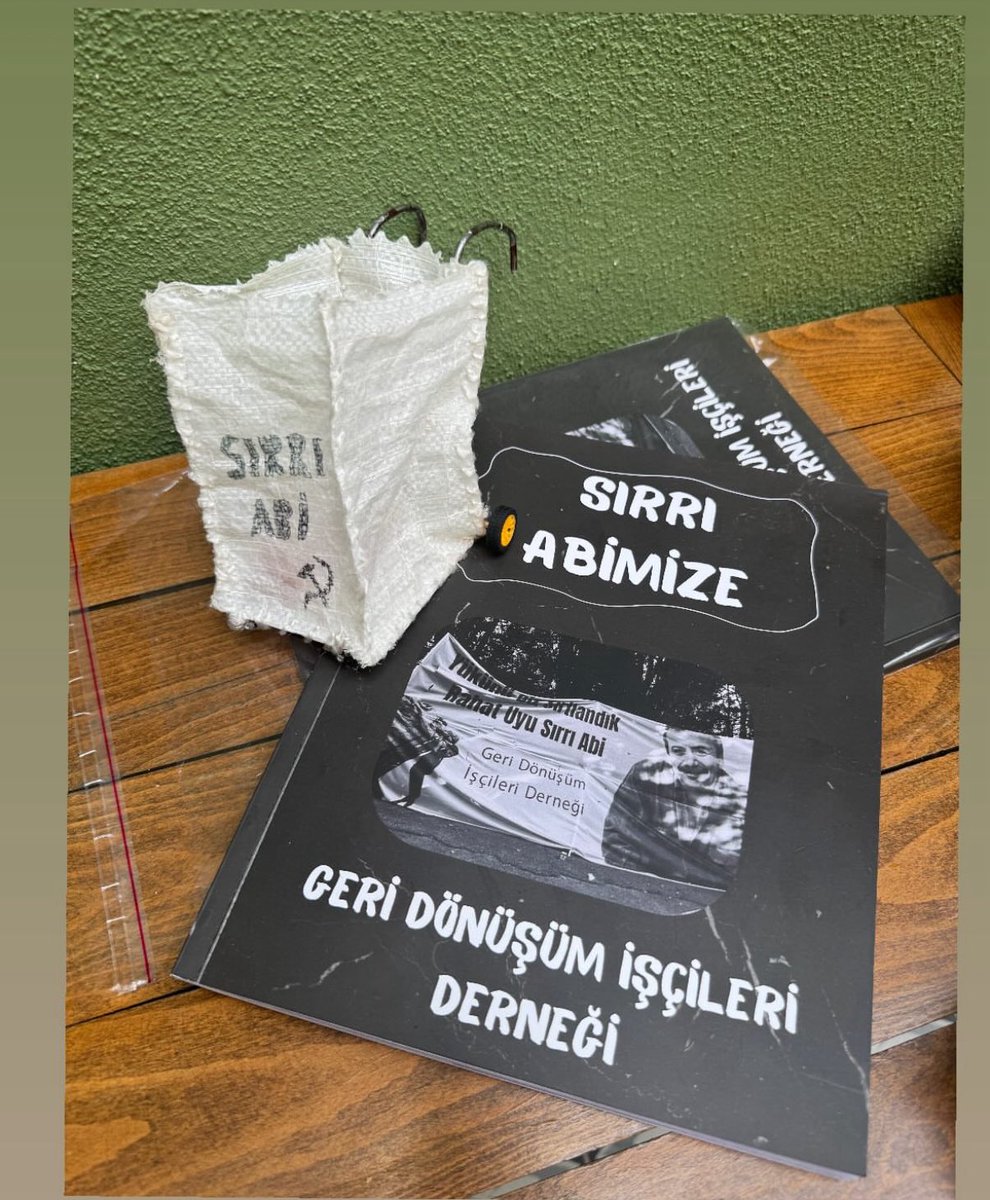 Sırrı  Abimize 

Geri dönüşüm işçileri derneği 
#sırrısuereyyaoender