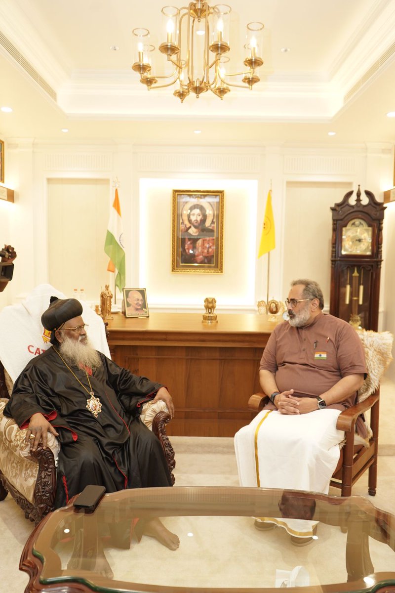 Visited His Holiness Baselios Marthoma Mathews III, the Supreme Head of the Malankara Orthodox Syrian Church, at the Church headquarters at Devalokam today.

മലങ്കര ഓർത്തഡോക്സ് സഭയുടെ പരമാധ്യക്ഷൻ ബസേലിയോസ് മാർത്തോമാ മാത്യൂസ് ത്രിതീയൻ കാതോലിക്കാ ബാവയെ ദേവലോകം മലങ്കര സഭാ