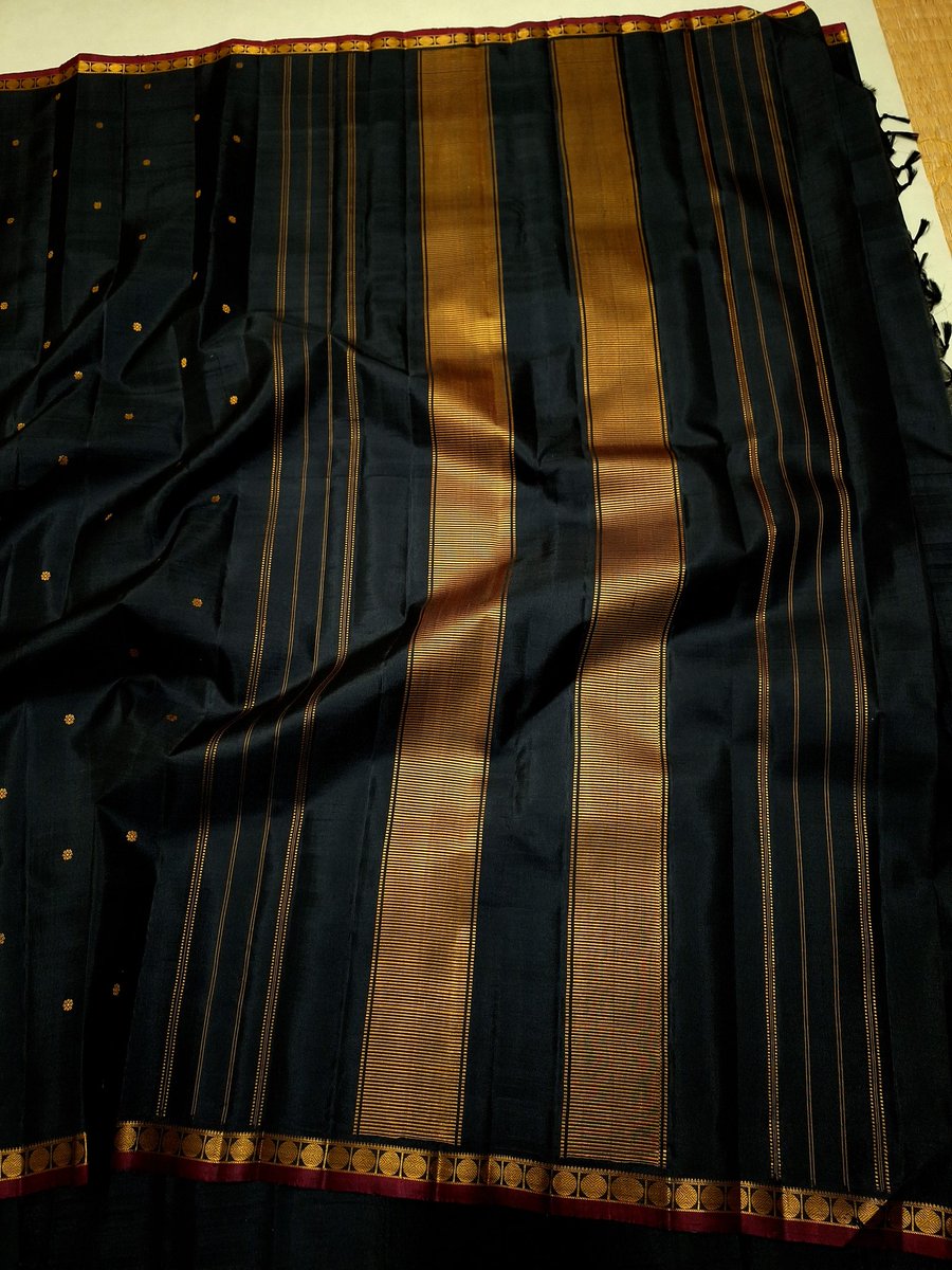 GO2Peak's tweet image. Namaskaram Ji 🙏.  #puresilk #No_Zari handloom silk saree. 

Colour: Black

Border and Butta : zari Colour silk thread. 

Thank you ji 🙏.