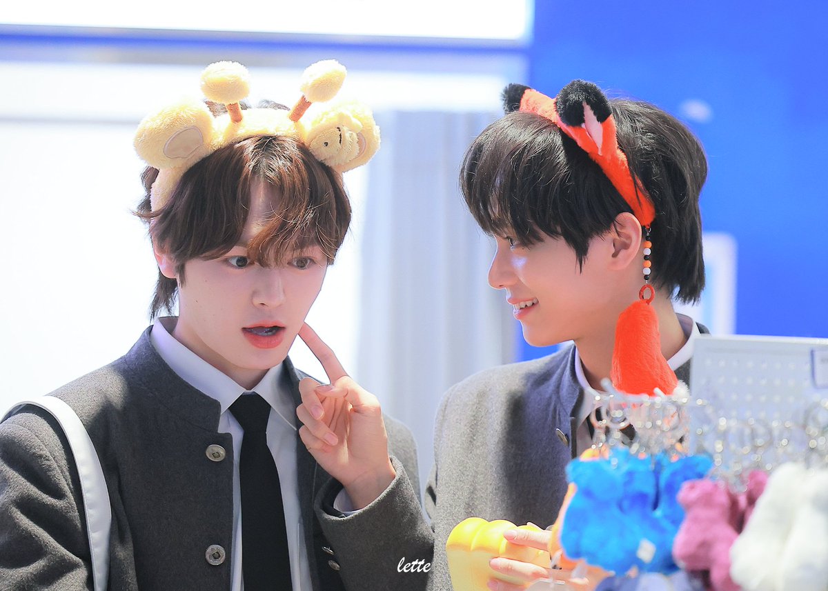 JKH_KYU's tweet photo. 250315 롯데월드 
말랑아기들 

#카이라 #스즈키카이라 #KAIRA #SUZUKIKAIRA
#장규현 #JANGKYUHYUN #NewKids #뉴키즈 https://t.co/rVyja3o2lH