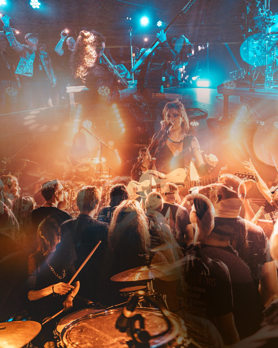 wehavehalflives's tweet photo. What a wild ride!
The Golden Era Tour comes to an end and I am at a loss for words for how incredible it was.
You definitely made us feel alive and I am so thankful for all the memories, the people and the days spent on the road. These are the moments we live for.

Thank you. https://t.co/5oQqjGRbPj