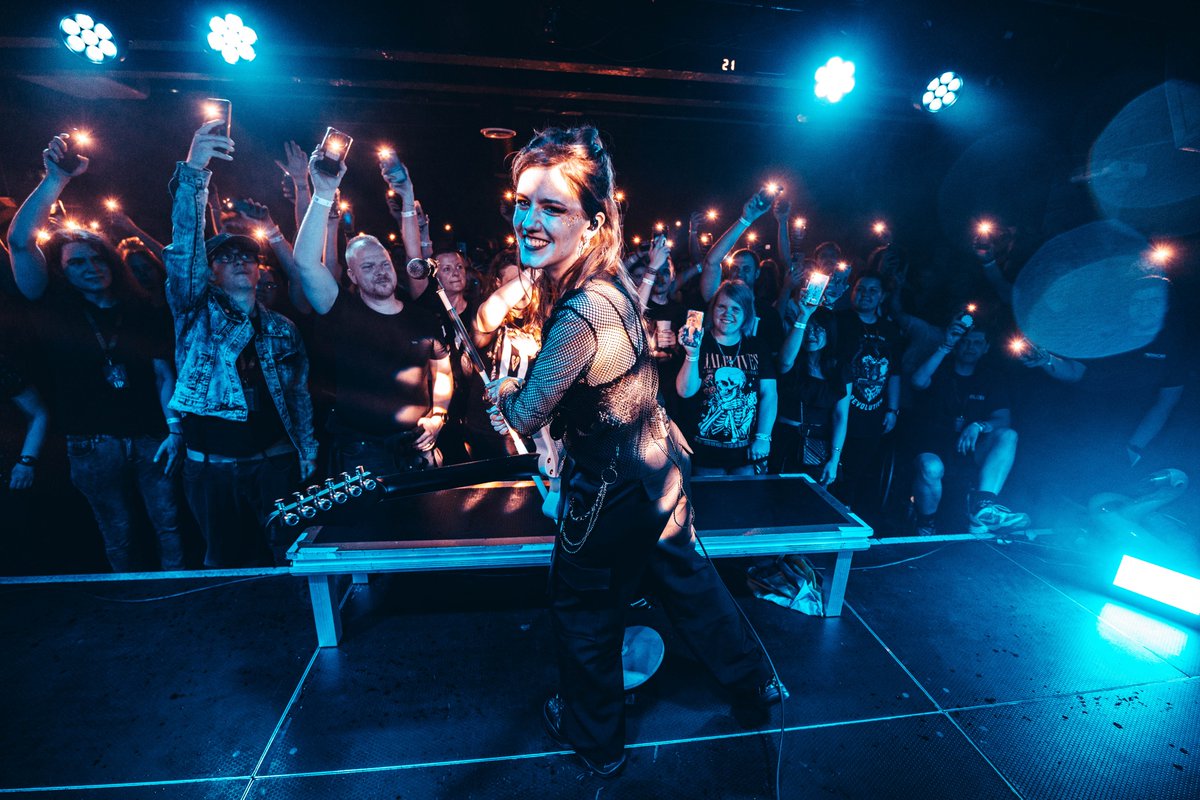 wehavehalflives's tweet photo. What a wild ride!
The Golden Era Tour comes to an end and I am at a loss for words for how incredible it was.
You definitely made us feel alive and I am so thankful for all the memories, the people and the days spent on the road. These are the moments we live for.

Thank you. https://t.co/5oQqjGRbPj