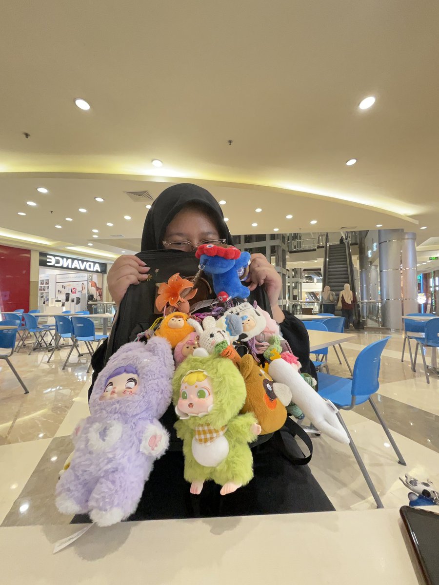 embvert's tweet image. Aku dan tasku yang super berat itu