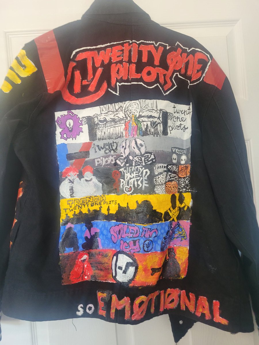 dioxicine's tweet photo. Jacket i made for @twentyonepilots show last night

#jacketart #twentyonepilots #tøp #twentyonepilotsart #twentyonepilotsclique #clique #cliqueart #twentyønepiløts #vessel #blurryface #trench #scaledandicy #tylerjoseph #joshdun #pheonix #rock #music #art #drawing #illustration https://t.co/sYVH0Lpypu