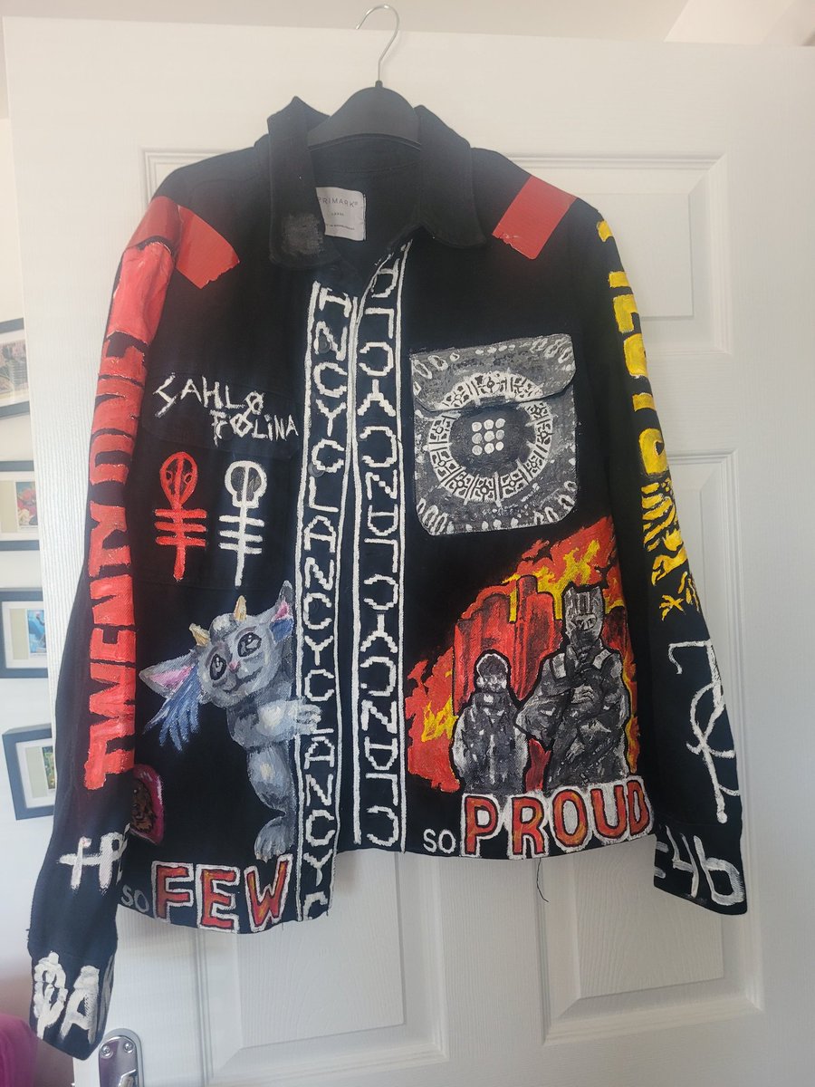 dioxicine's tweet photo. Jacket i made for @twentyonepilots show last night

#jacketart #twentyonepilots #tøp #twentyonepilotsart #twentyonepilotsclique #clique #cliqueart #twentyønepiløts #vessel #blurryface #trench #scaledandicy #tylerjoseph #joshdun #pheonix #rock #music #art #drawing #illustration https://t.co/sYVH0Lpypu