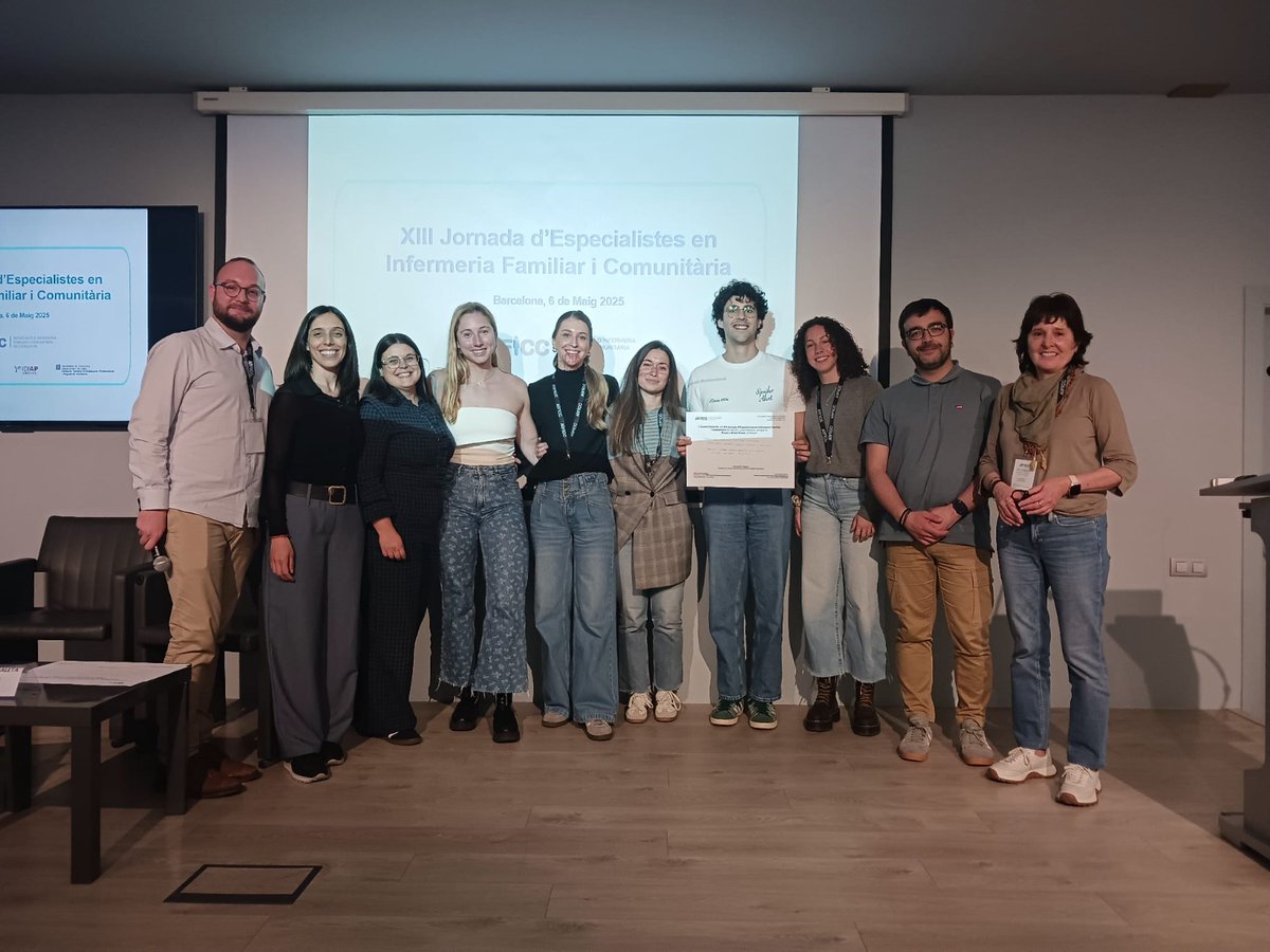primariaicscat's tweet photo. @AIFICC El premi al millor pòster ha sigut per al projecte "Efectivitat d’una intervenció educativa gamificada sobre fibromiàlgia a professionals sanitaris", a càrrec de residents d'infermeria de #CAPRoger, #CAPBesòs, #CAPCarlesRibas, #CAPGòtic, #CAPLluísSayé i #CAPDrassanes de Barcelona https://t.co/PM2OpjbY69