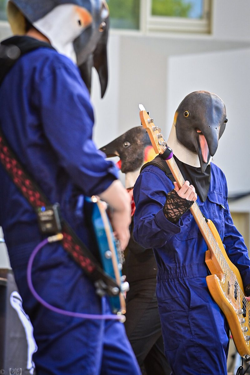 ryoJDN's tweet photo. PEN WITH A MISSION
(@PWMSN29 )

ベース
KAMIKAZE HIROTY  さん

どこかで見、、、
やめときましょう。
野暮なこと言っちゃダメっすね←

#るうーフェス
#RUEFES
#PENWITHAMISSION
#PWAM
#MWAM
#コピーバンド https://t.co/rxkWGOvwmE