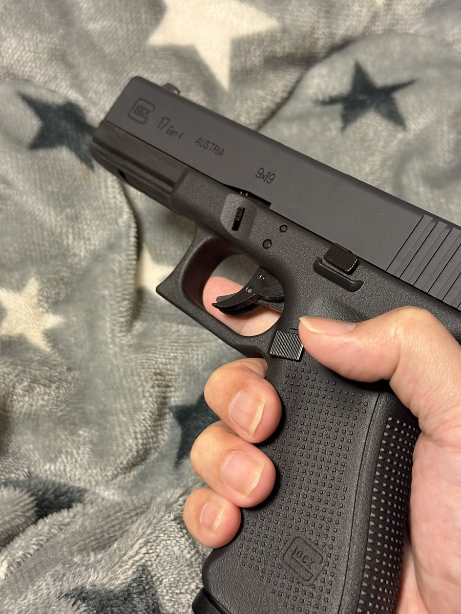 休み終わりか
また社会の裏側から
世の中の為に
働くか