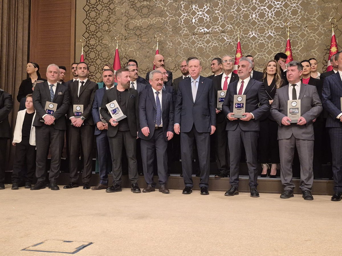 Yücel Koç 🇹🇷 (@yucelkoc) on Twitter photo Bu ödülü Cumhurbaşkanımızın elinden almaktan şahsım ve kurumum adına şeref duydum.
Bizi ödüle layık gören Türkiye Basın Federasyonu jürisine ve Sinan Beye teşekkür ediyorum.
<a href="/snnburhan/">Sinan Burhan</a>
<a href="/turkiyegazetesi/">Türkiye Gazetesi</a>
turkiyegazetesi.com.tr/gundem/odulunu… Bu ödülü Cumhurbaşkanımızın elinden almaktan şahsım ve kurumum adına şeref duydum.
Bizi ödüle layık gören Türkiye Basın Federasyonu jürisine ve Sinan Beye teşekkür ediyorum.
<a href="/snnburhan/">Sinan Burhan</a>
<a href="/turkiyegazetesi/">Türkiye Gazetesi</a>
turkiyegazetesi.com.tr/gundem/odulunu…