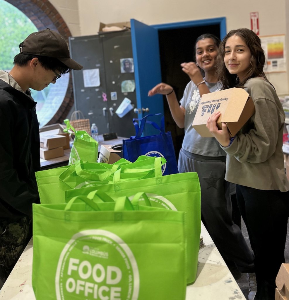 MetroHS's tweet photo. National Honor Society &amp; Key Club members were at the Tuttle Park Community Center for a day of service. The rain may have prevented park clean up, but a pivot to indoor projects made the day a huge success! https://t.co/xoW4HPg7LD