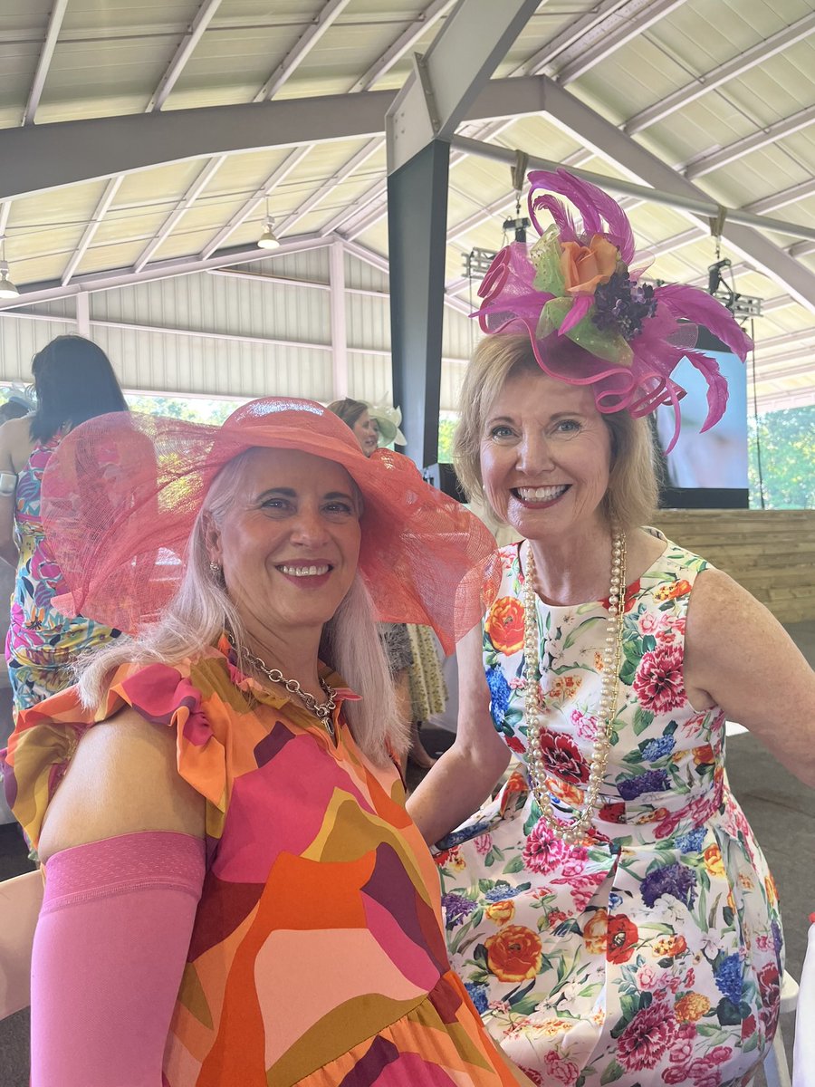 Great fun at #DerbyDay #GaitwayTheraputicHorsemsnship
Especially hanging out with my friends from <a href="/PBRCNews/">Pennington Biomedical Research Center</a> 👒🐎👒🐎👒