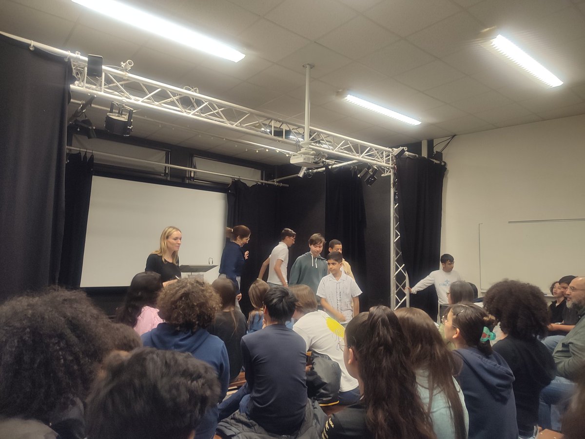 Un derby éloquence a eu lieu le vendredi 18 avril au collège Paul Valéry. Dans une ambiance conviviale les élèves du collège Paul Valéry ont rencontré leurs homologues du collège Fernand Berthon de Saint-Rambert-d'Albon. Un très bon moment avec d'excellents participants!