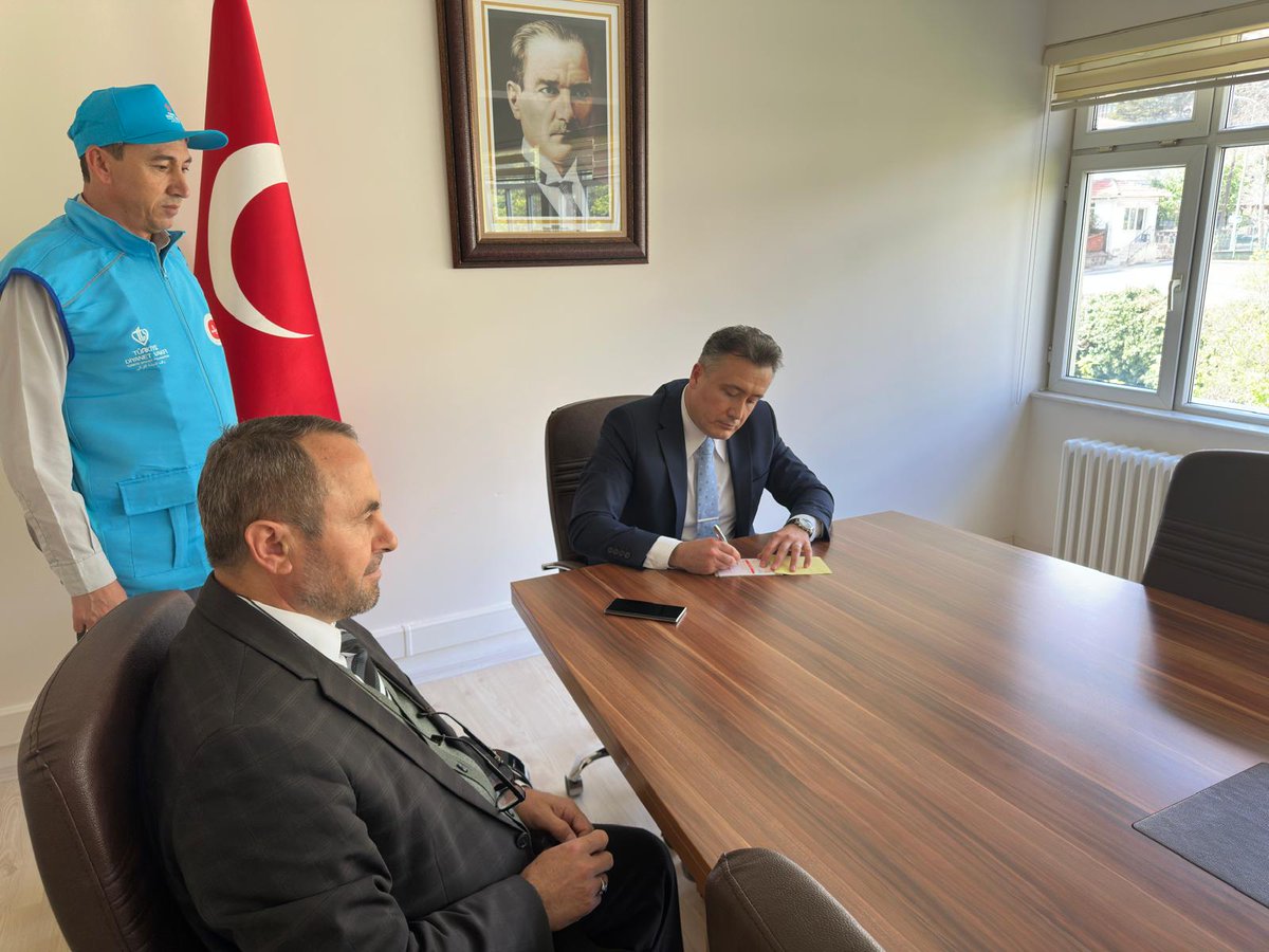 Kaymakamımız Sayın Muharrem Eligül Türkiye Diyanet Vakfına kurban bağışında bulundu.Kaymakamımız, 2025 Kurban Bayramı vesilesiyle kurban  vekaletini Diyanet Vakfına bağışlayarak, ilçe müftümüzden vakfın faaliyetleri hakkında bilgi aldı.
